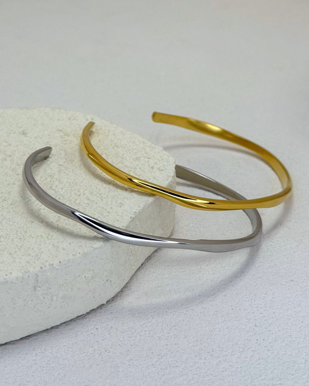 Skinny Wavy Edge Open Bangle