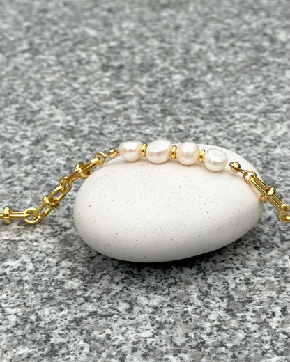 Modern Pearl Bracelet