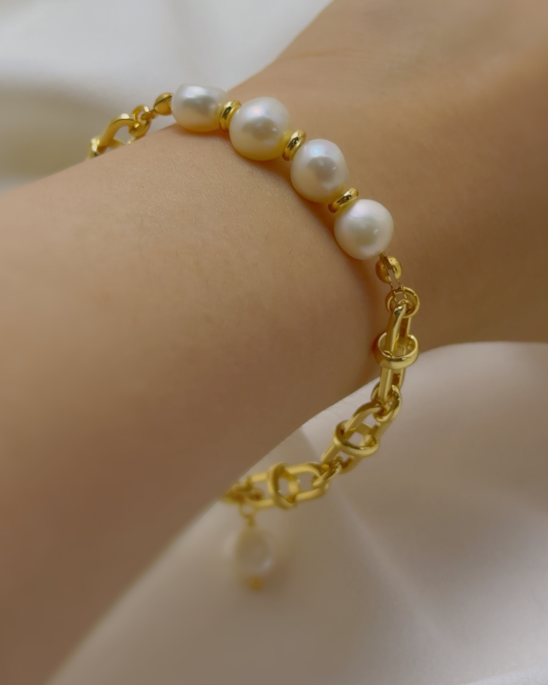 Modern Pearl Bracelet