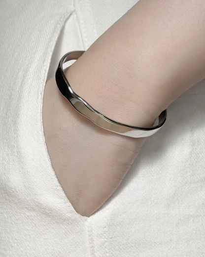 Wavy Edge Open Bangle