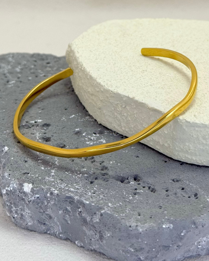 Skinny Wavy Edge Open Bangle