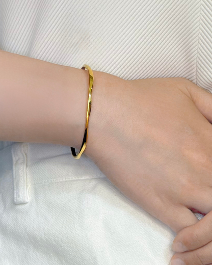 Skinny Wavy Edge Open Bangle
