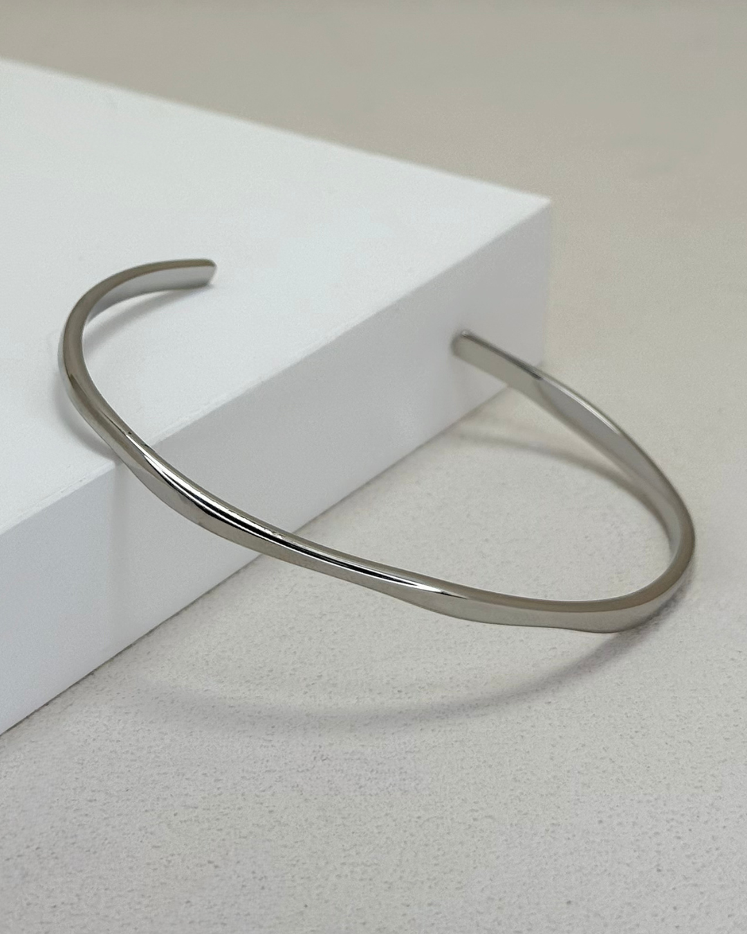 Skinny Wavy Edge Open Bangle