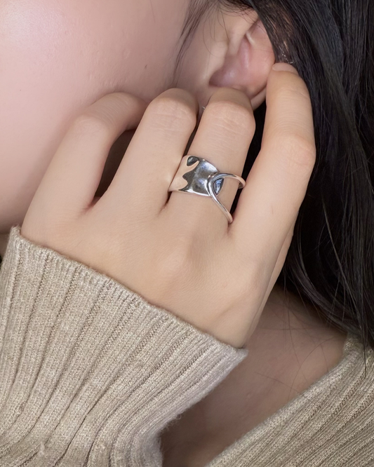 雙C形線條弧面交錯開口戒指