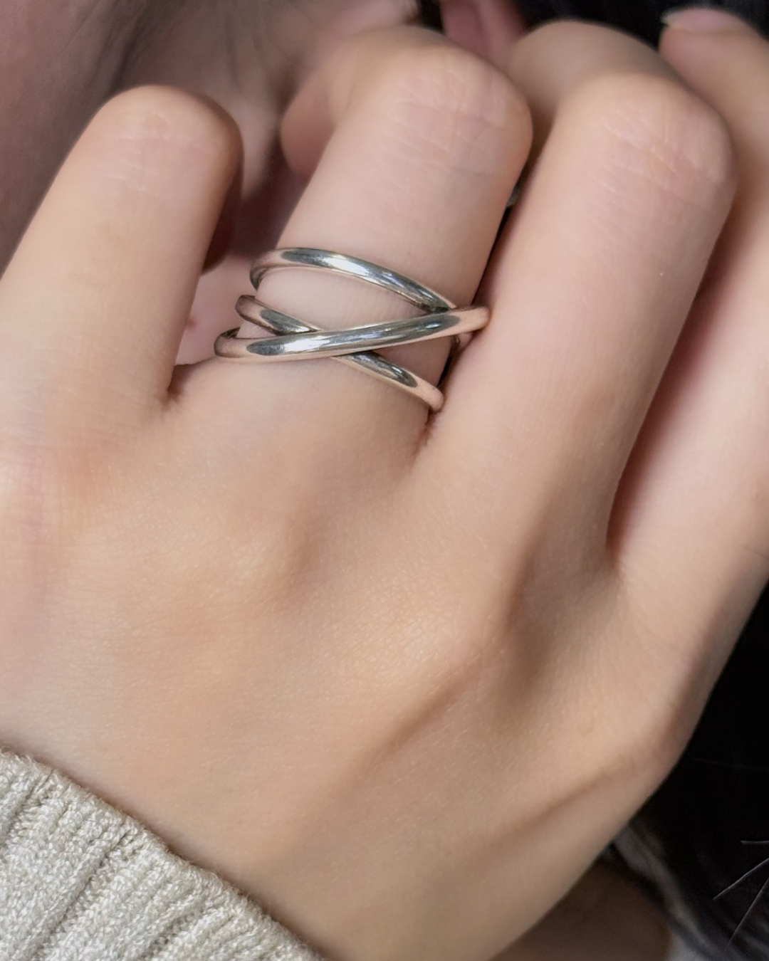 多層線條交錯開口戒指