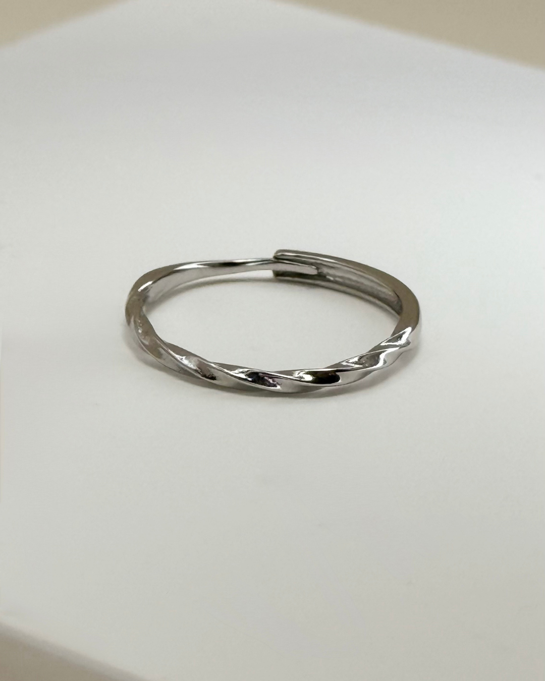 扭紋素圈開口戒指